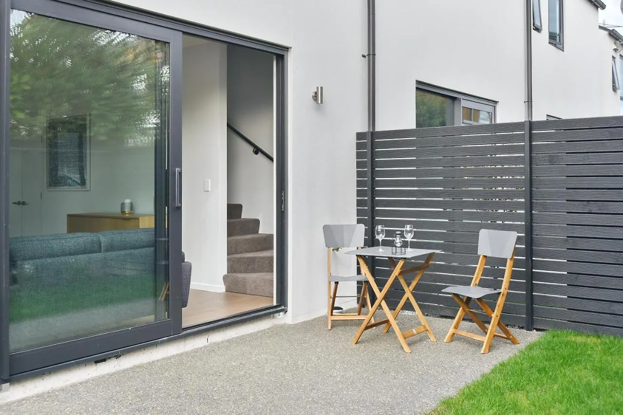 Salisbury Style - Modern City Apartment - Christchurch Holiday Homes