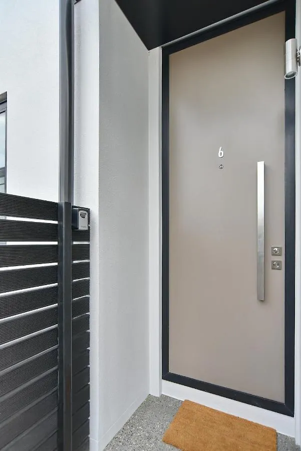 Salisbury Style - Modern City Apartment - Christchurch Holiday Homes