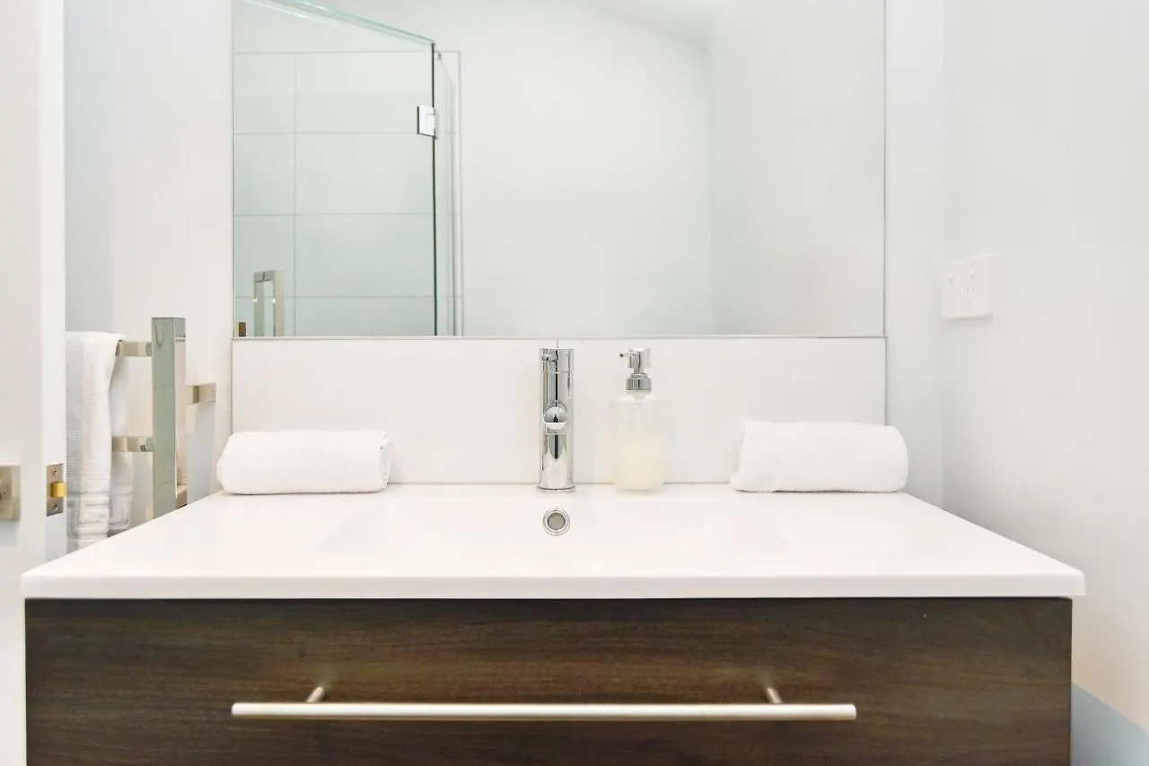 Salisbury Style - Modern City Apartment - Christchurch Holiday Homes